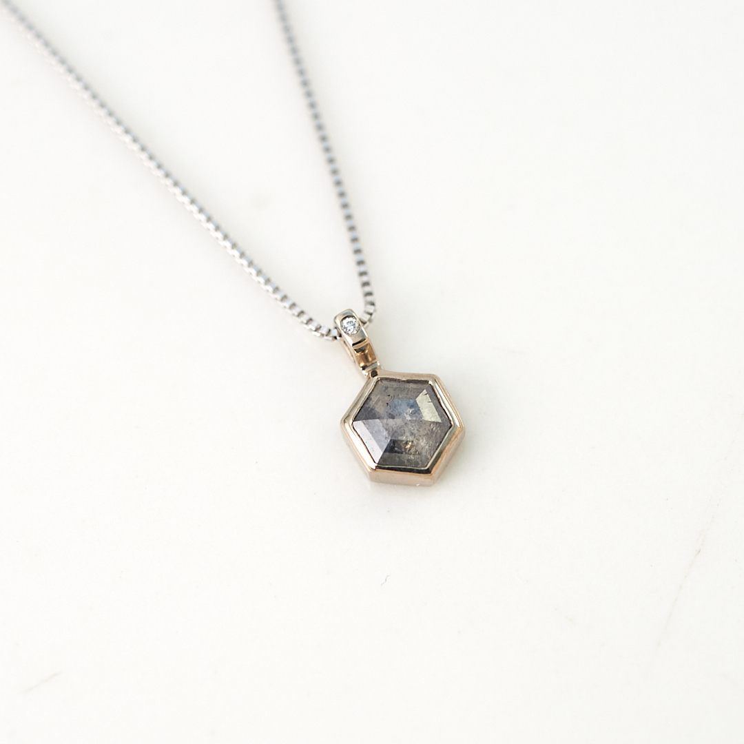 ソルト&ペッパー ナチュラルダイヤモンド ヘキサゴン K18WG ネックレス